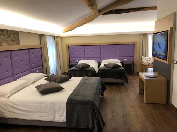Bedroom 4, Hotel Corona, Verona