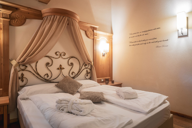 Bedroom 3, Sporthotel Romantic Plaza, Trento