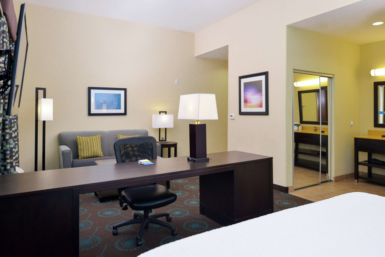 Bedroom 3, Hampton Inn Beeville, Bee
