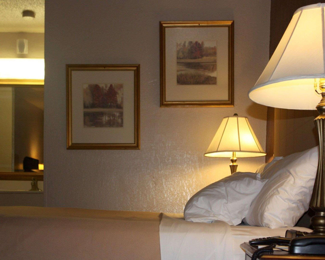 Bedroom 3, Rodeway Inn, Camden