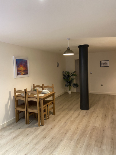 Others 4, Captivating 2-bed Apartment in Bradford, Bradford