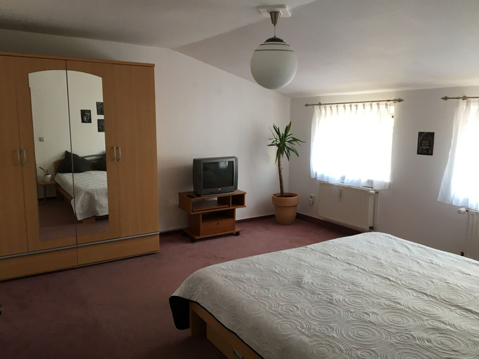 Bedroom 3, Idyllische Ferienwohnung mit Garten, Elbe-Elster