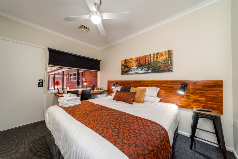 Bedroom 2, Black Sheep Motel Goulburn, Goulburn Mulwaree - Goulburn
