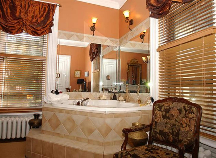 Bathroom 4, Auberge McGee's Inn, Ottawa