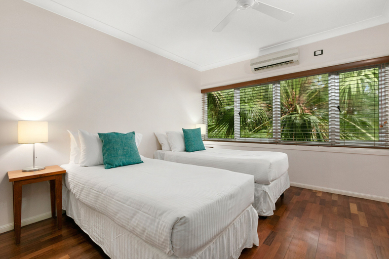 Bedroom, Poolside Apt in Alamanda Beachfront 77, Cairns