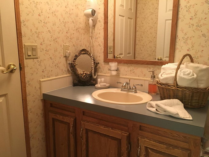 Bathroom 5, Shady Lady Bed & Breakfast, Nye