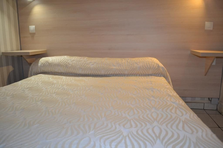 Bedroom 3, Hôtel Concorde, Gard