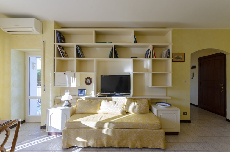 Bedroom 5, JOIVY Light Flat for 5 in the Heart of Bogliasco, Genova