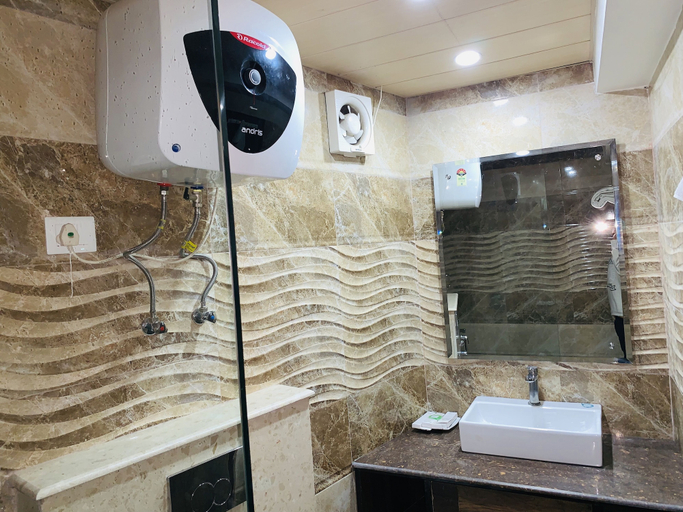 Bathroom 4, Dusk N Dawn, Shimla