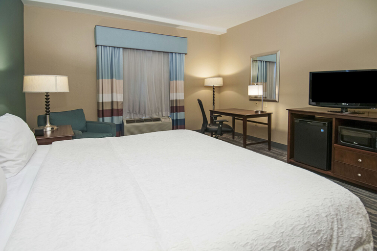 Bedroom 3, Hampton Inn & Suites Baton Rouge/Port Allen, West Baton Rouge
