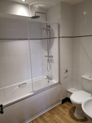 Bathroom 3, The Hollybush Inn, Warwickshire
