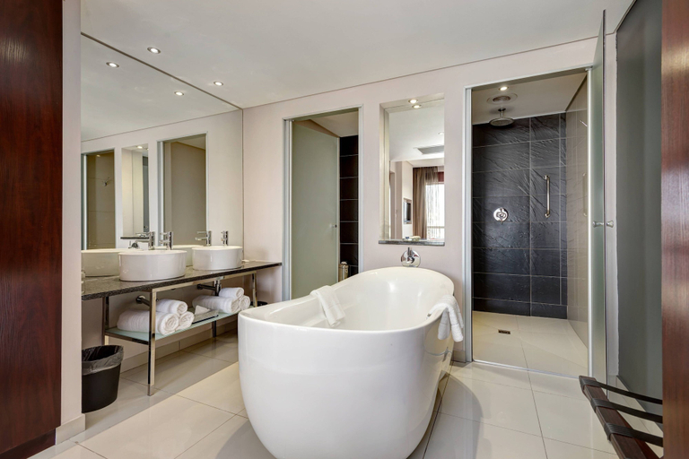 Bathroom 5, Protea Hotel by Marriott O.R. Tambo Airport, Ekurhuleni