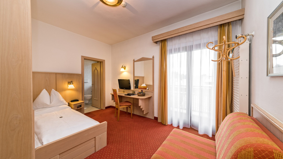 Bedroom 3, Hotel Millanderhof, Bolzano
