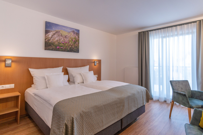 Bedroom 2, Hotel Elysee, Offenbach