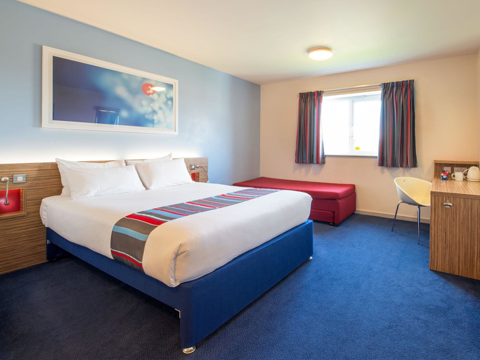 Bedroom 2, Travelodge Croydon Central, London