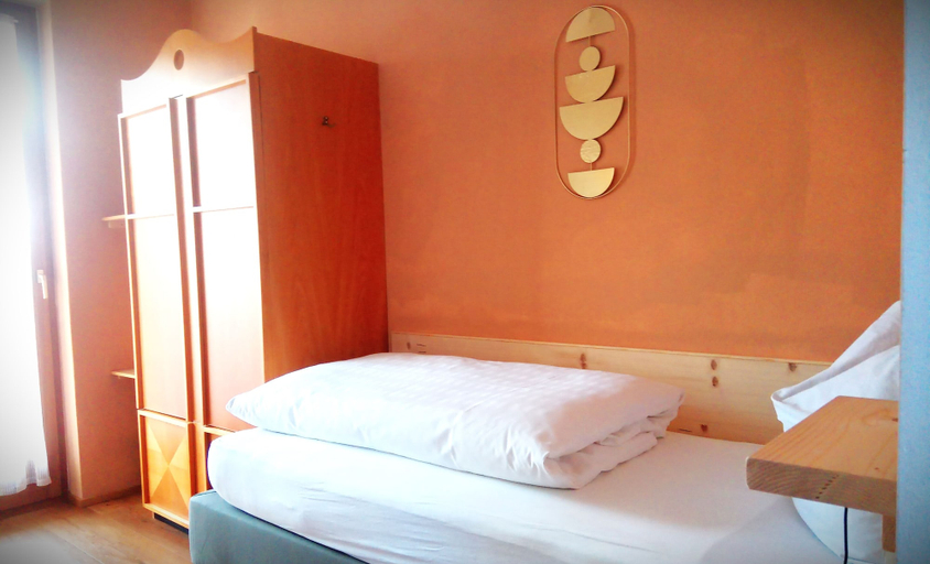 Bedroom 5, Pension Fellis, Bolzano