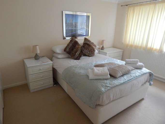 Cherry Palace 3 BD Parking Spaces groups, Cambridgeshire