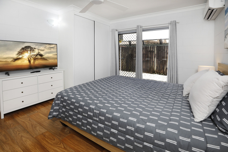 Bedroom, Ground Floor Easy Unit Close to City 4, Cairns