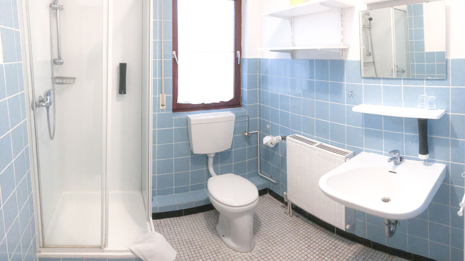 Bathroom 5, Hotel Jeverland, Friesland