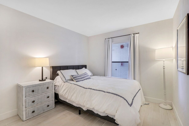 Bedroom 5, Sea Renity, Lee