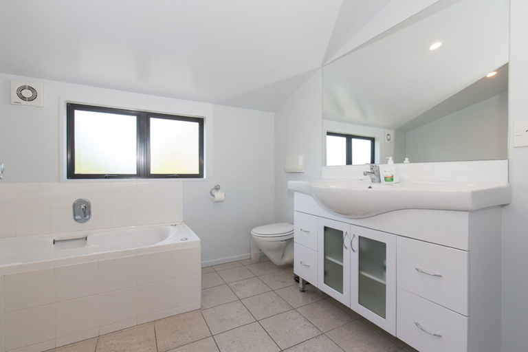Bathroom, Kylie's Castle, Queenstown-Lakes