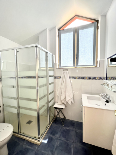 Bathroom 5, Hotel Sanmar, Cantabria
