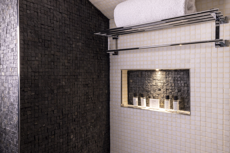 Bathroom 4, Hôtel Théorème, Paris