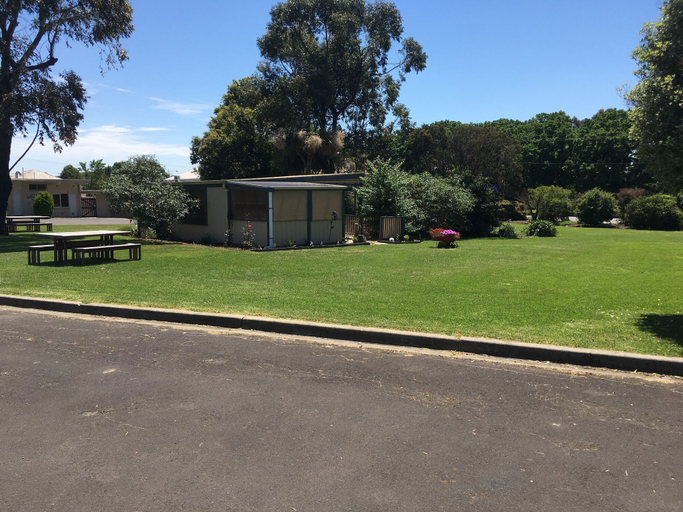 Exterior & Views 2, Camperdown Cascade Motel, Corangamite - North