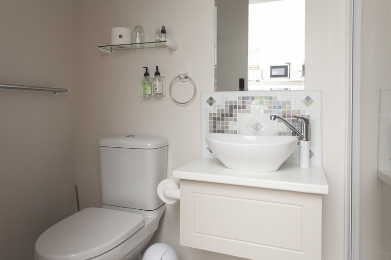 Bathroom 4, Raptor Rise, Cape Winelands