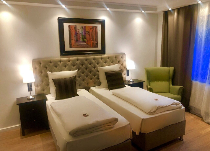 Bedroom 4, Hotel Ramor, Duisburg