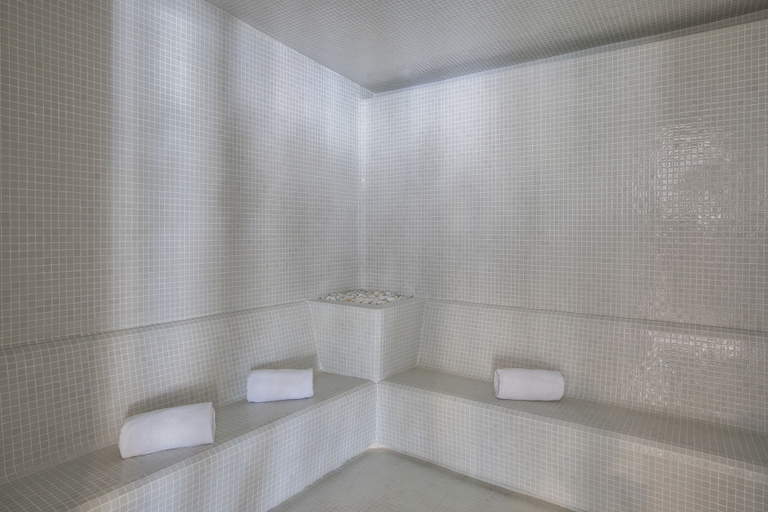 Bathroom 5, HM Martinique Aparthotel, Baleares