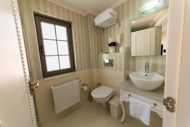 Bathroom 5, Biga Palas Hotel, Biga