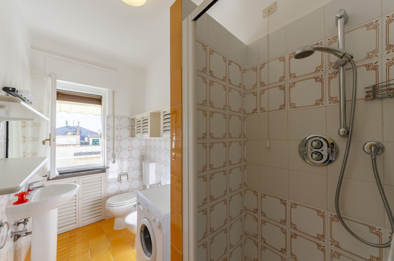 Bathroom 4, JOIVY Light Flat for 5 in the Heart of Bogliasco, Genova