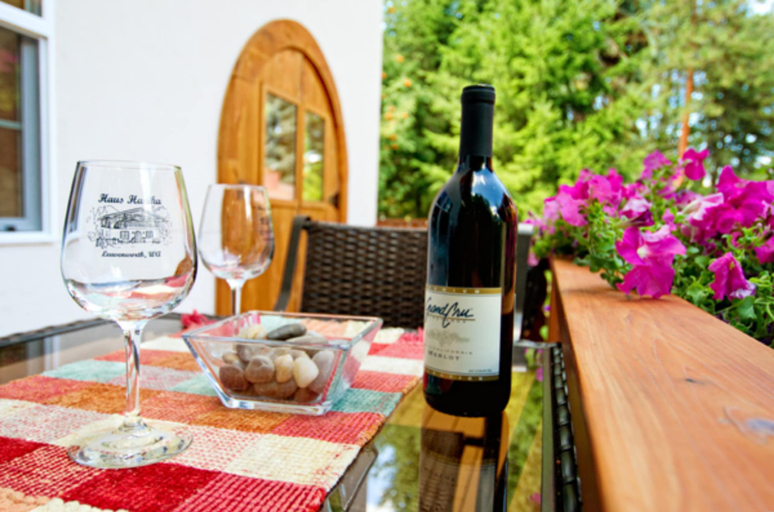 Food & Drinks 4, Haus Hanika - Adults Only, Chelan