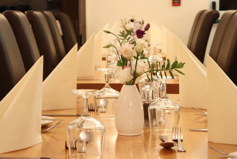 Food & Drinks 5, Exeter Court Hotel, Devon