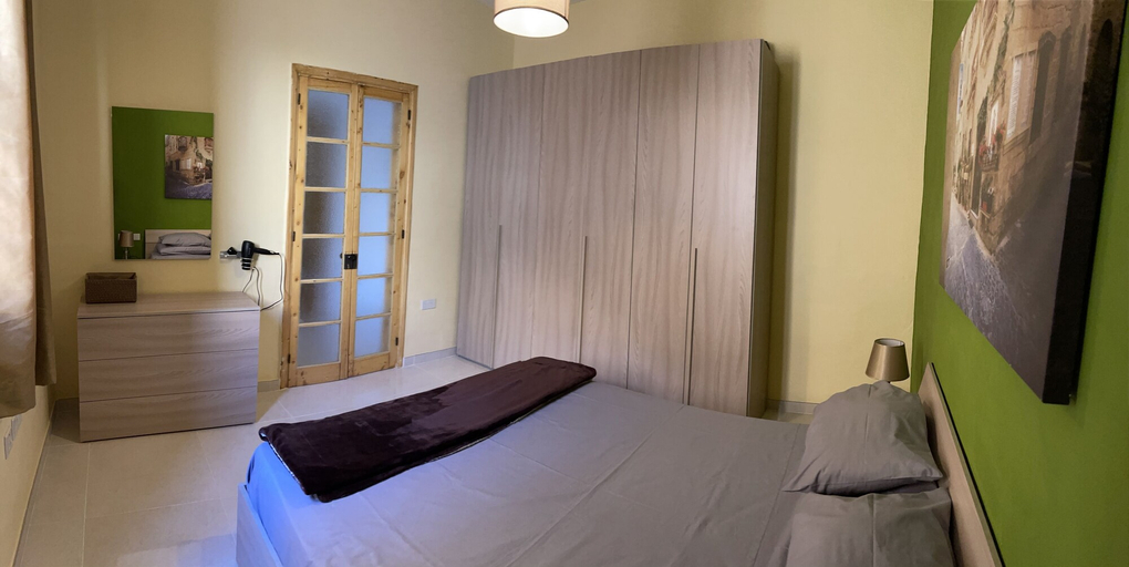 Bedroom 3, Sunset Modern Apt - Near Beach, Wifi & Cable TV