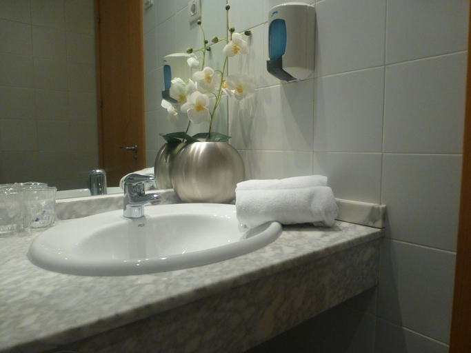 Bathroom 4, Hostal El Val, Madrid