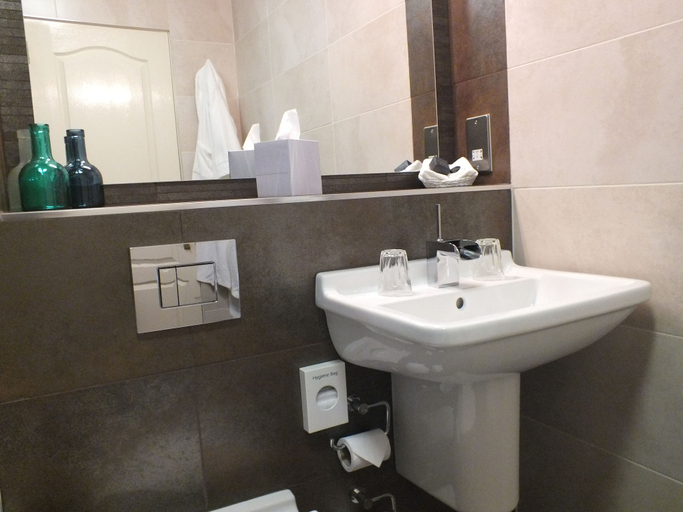 Bathroom 4, Craighaar Hotel, Aberdeen