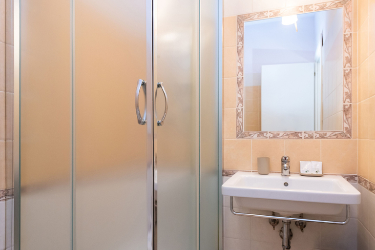 Bathroom 5, Aurelia Home Guest House, Rome