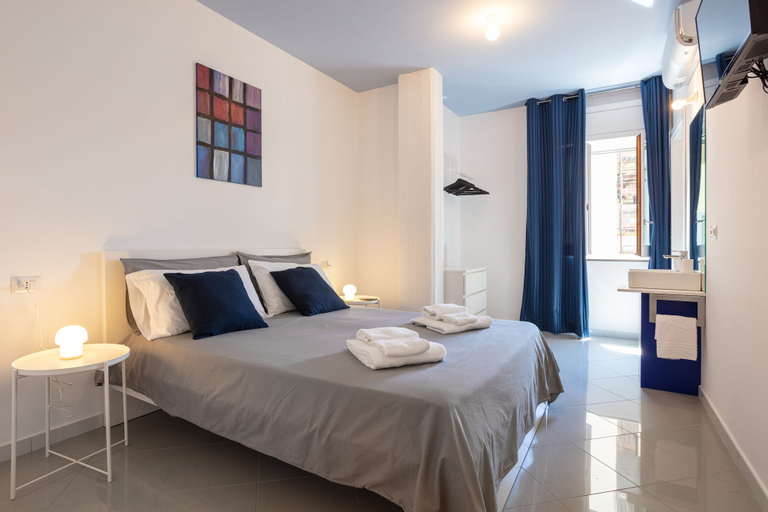 Bedroom 3, Nesea, Napoli
