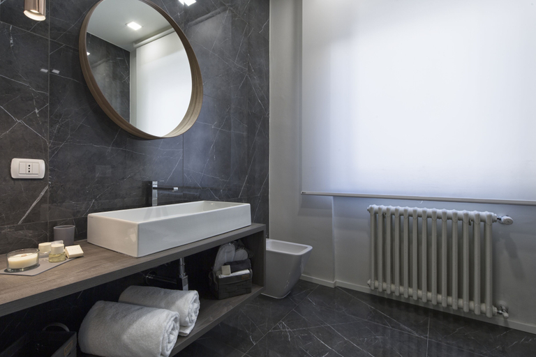 Bathroom 5, Suite Vogue Stazione, Pavia