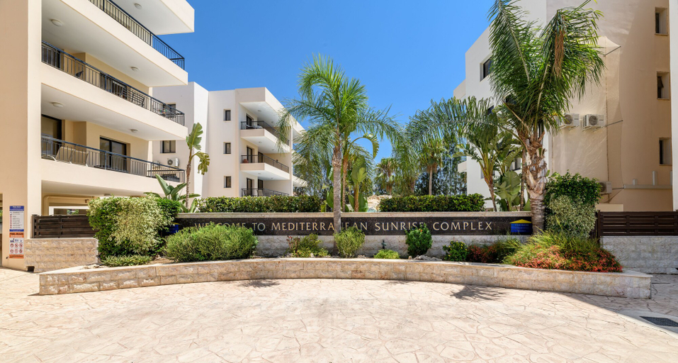 Others 4, 2 bed Apartment Overlooking Pool - Oroklini, Larnaca