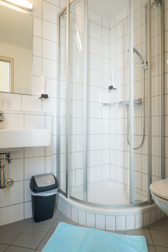 Bathroom 4, Gästehaus im Priesterseminar Salzburg, Salzburg