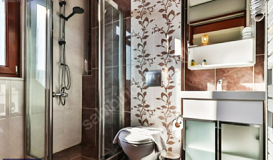 Bathroom 5, Omar Sultan Park Suites, Beyoğlu