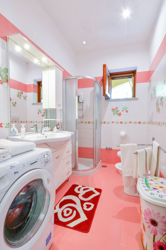 Bathroom, Daisy House, Napoli