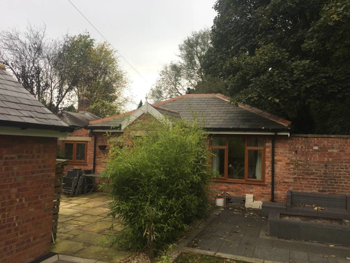 Exterior & Views 2, Luxury 1bedroom Lodge in Prestwich, Bury