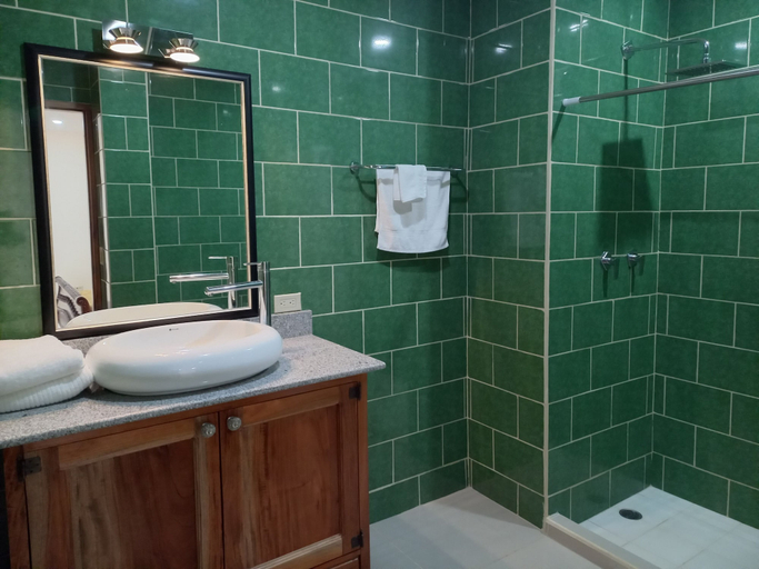 Bathroom 4, Gran Hotel Victoria, Rivas