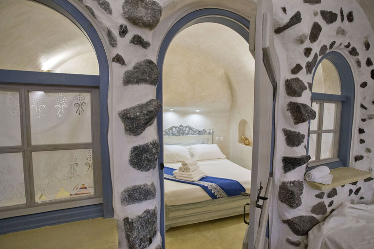 Bedroom 5, Aura Caves, South Aegean
