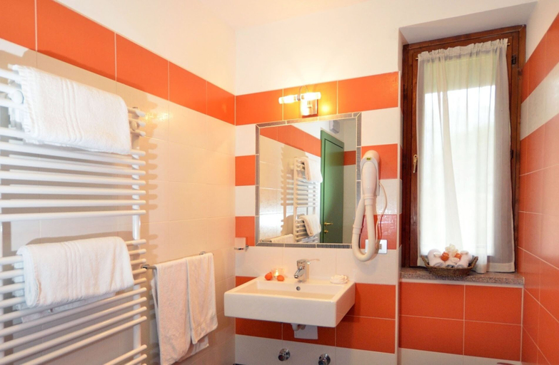 Bathroom 5, Albergo Sporting, Trento