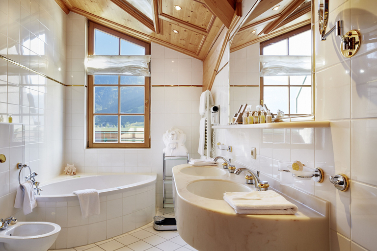 Bathroom 5, Relais & Châteaux Hotel Tennerhof, Kitzbühel